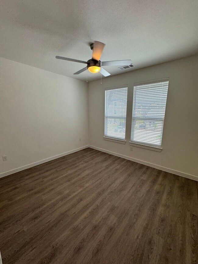 Foto del edificio - 4312 S Legacy Dr