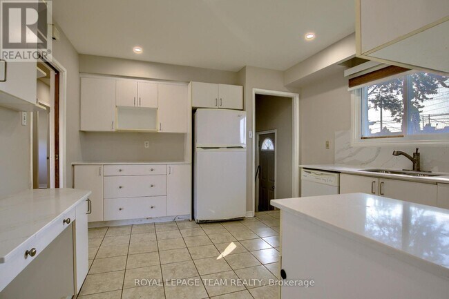 Building Photo - 31 Pritchard Dr