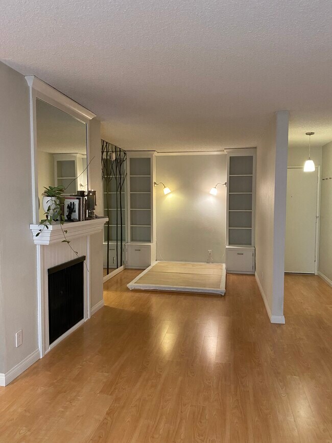Bedroom (Queen) - 11645 Montana Ave