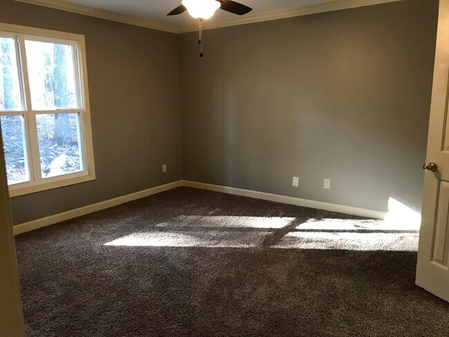 Foto del edificio - "Charming 3-Bedroom Retreat with 2 Full Baths in Jonesboro – 1625 Sq Ft of Comfort!"
