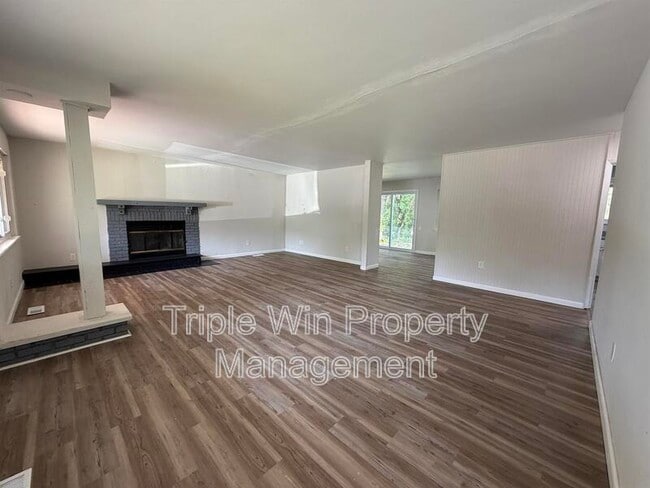 Building Photo - 945 Paddock Dr
