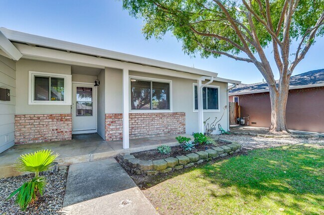 Foto del edificio - Single Story 3/2 in Well Established Neighborhood Near Branham High School with Air conditioning ...