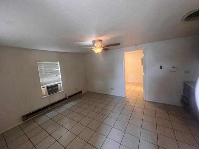 Building Photo - 1 br, 1 bath House - 304-A W Deming (752)