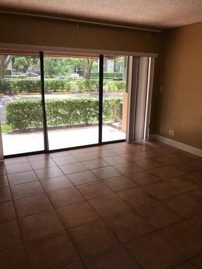 Foto del edificio - 2947 Riverside Dr