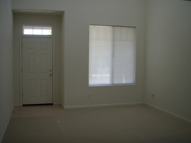 Building Photo - 4 BR | 2.5 Bath | 2090 SF | Tenants Pay $1...
