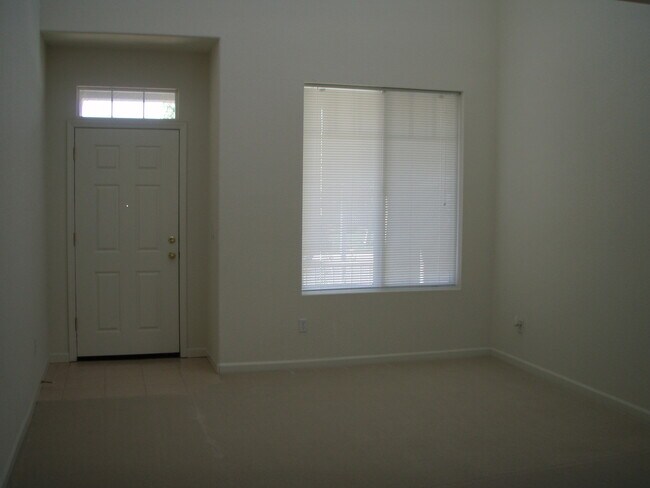 Foto del edificio - 4 BR | 2.5 Bath | 2090 SF | Tenants Pay $1...