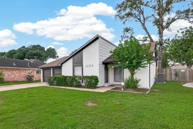 Building Photo - 22314 N Fork Dr