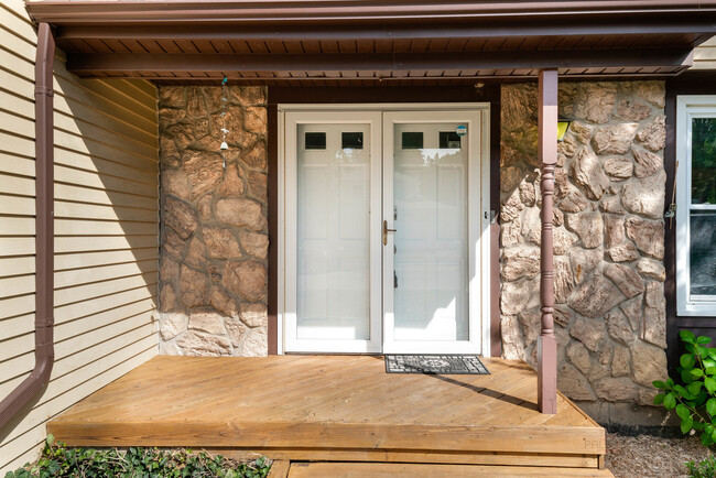 Foto del edificio - 887 Saybrook Ln