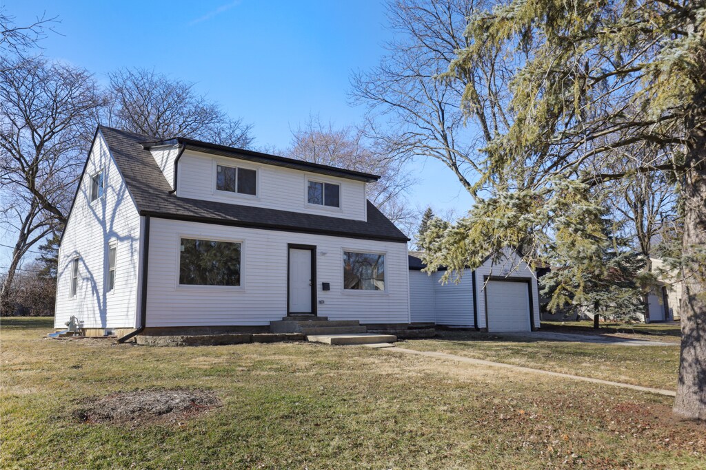 1S480 Monterey Ave, Oakbrook Terrace, IL 60181 House Rental in