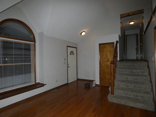 Building Photo - Beautiful Home in Parkville, MO