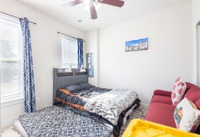 Foto del edificio - Amazing 4 BR/3.5 BA Townhome in Germantown!