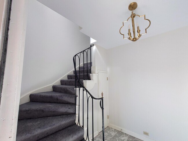 Foto del edificio - 3200 E Hampshire St