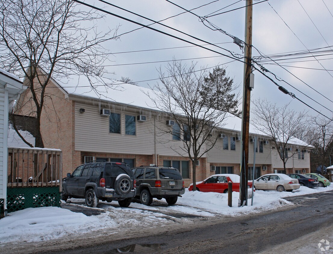 Foto del edificio - 341-351 W Nittany Ave