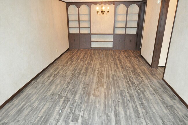 Foto del edificio - 833 Logan Ave NW