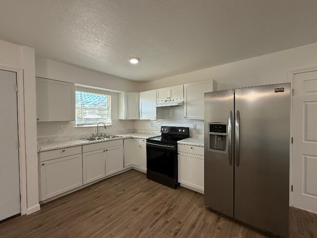 Building Photo - 331 Lanark Dr