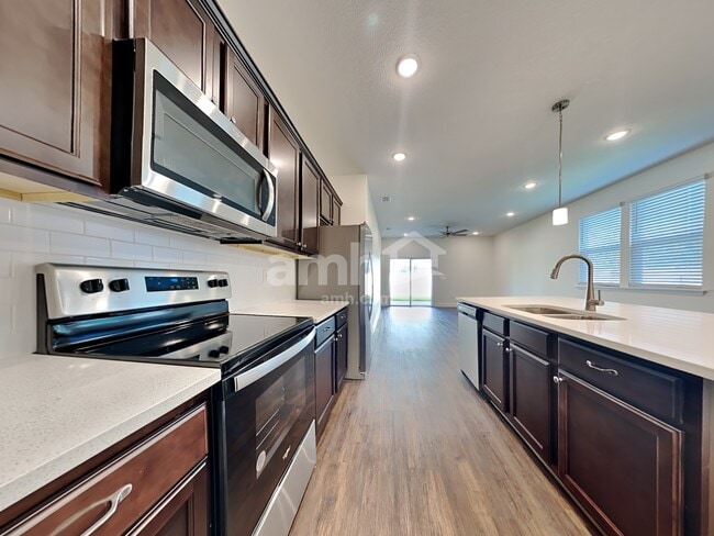 Foto del edificio - 551 Onate Cir