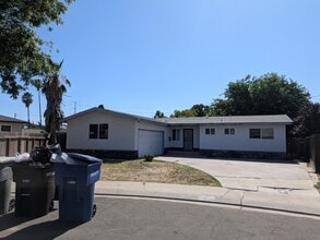Building Photo - 3208 Lotus Ct