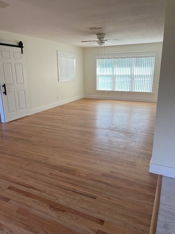 Foto del edificio - 3718 Shoreline Cir