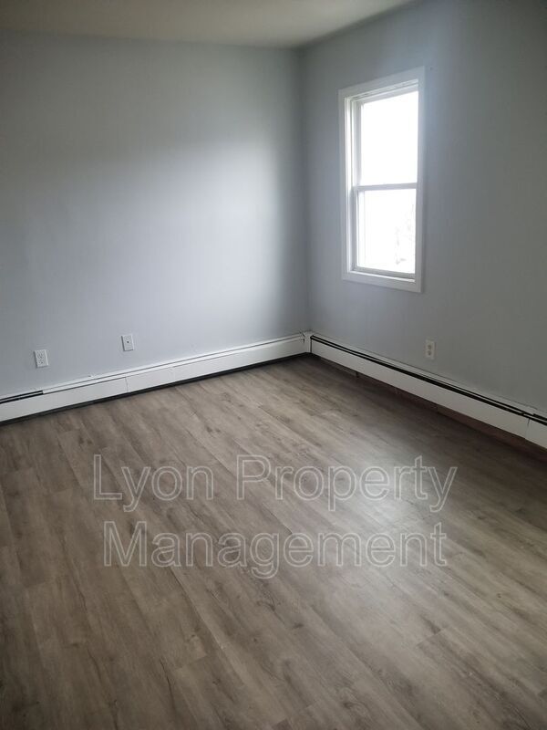 Foto del edificio - 12 Clark Ct