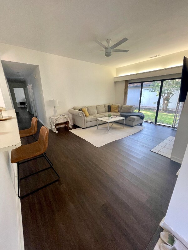 Building Photo - 1429 Suncourt Villa Dr