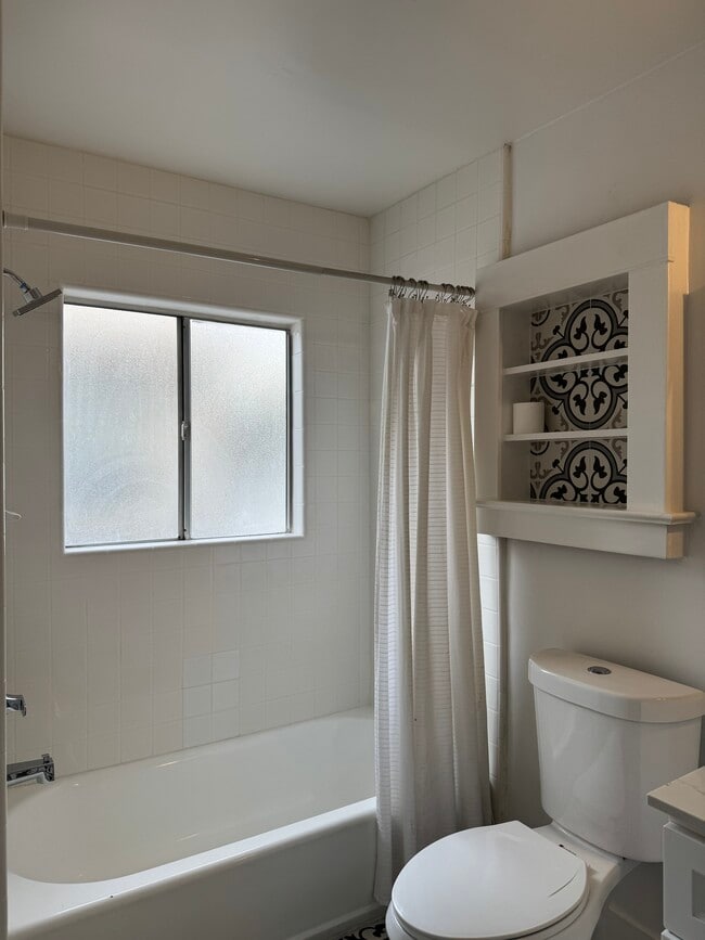 Foto del edificio - 1653 Bayview Dr