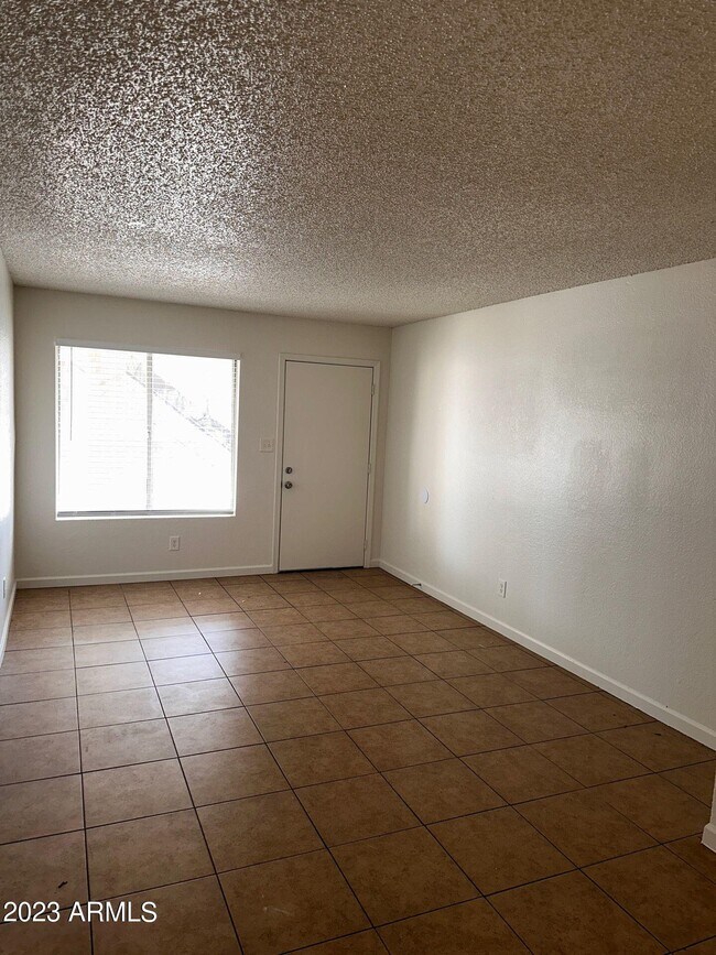 Foto del edificio - 260 E 8th Ave