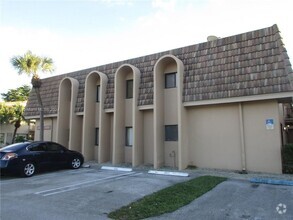 Building Photo - 10856 Royal Palm Blvd