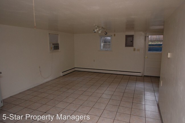 Building Photo - 430 Westwood Rd