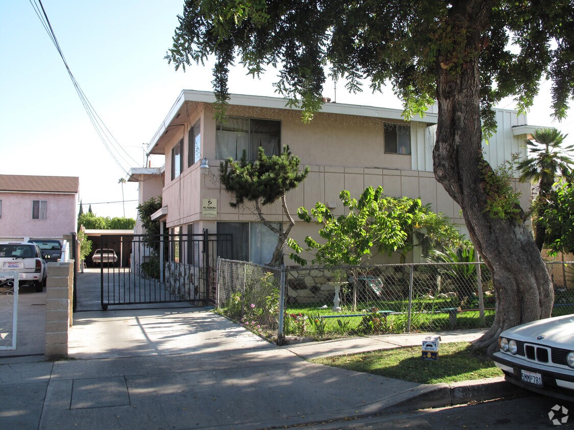 Building Photo - 3173 Los Flores Blvd