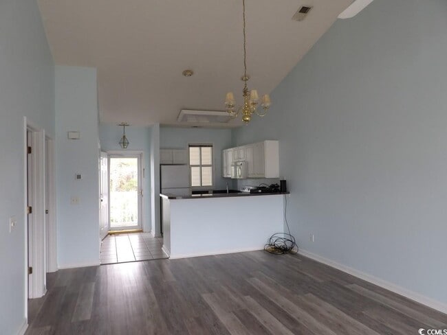 Building Photo - 901 W Port Dr