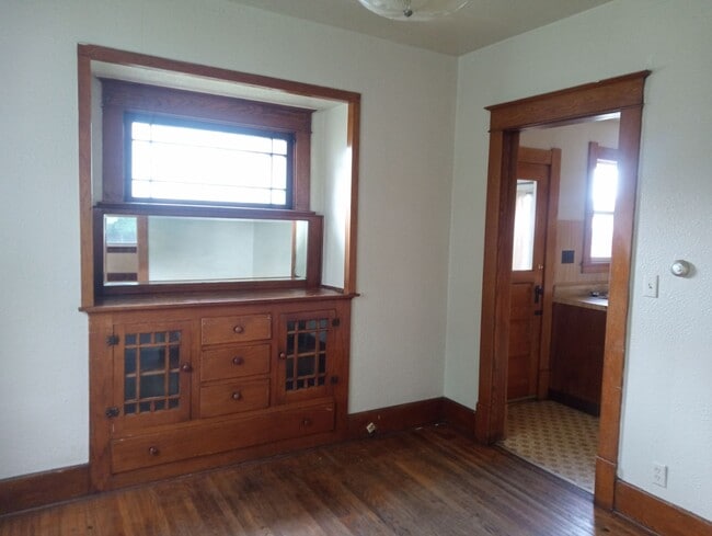 Building Photo - 1525 Kelsey Ave