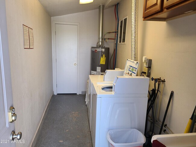 Building Photo - 145 W Wickenburg Way