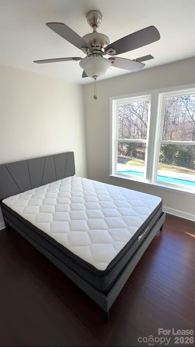 Foto del edificio - 3906 Crimson Wing Dr