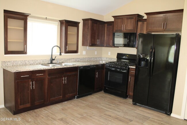 Foto del edificio - 11673 Flor Celosia