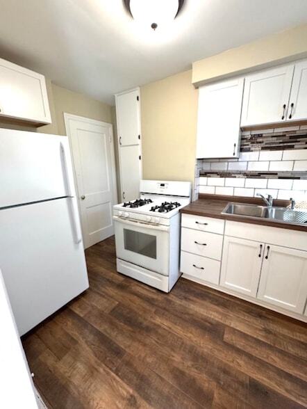 Building Photo - 2215 Hecker Ave