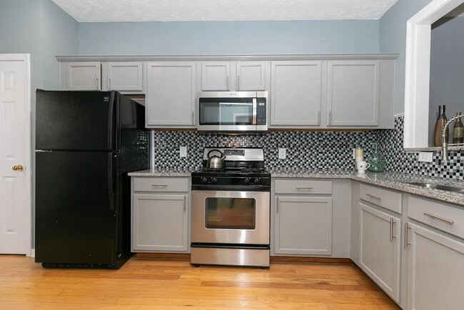 Foto del edificio - Room in Townhome on Austin Park Cir