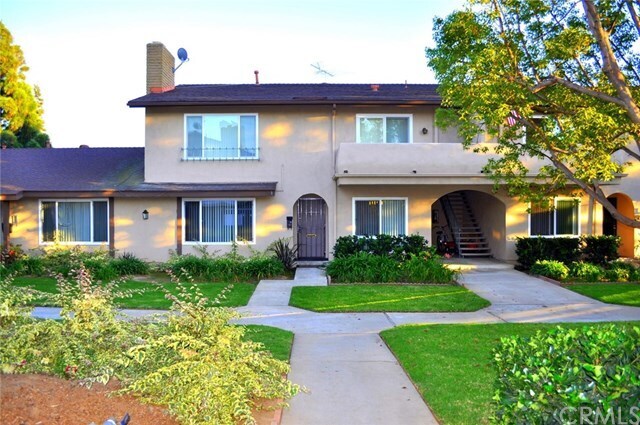 Foto principal - 12700 Newport Ave