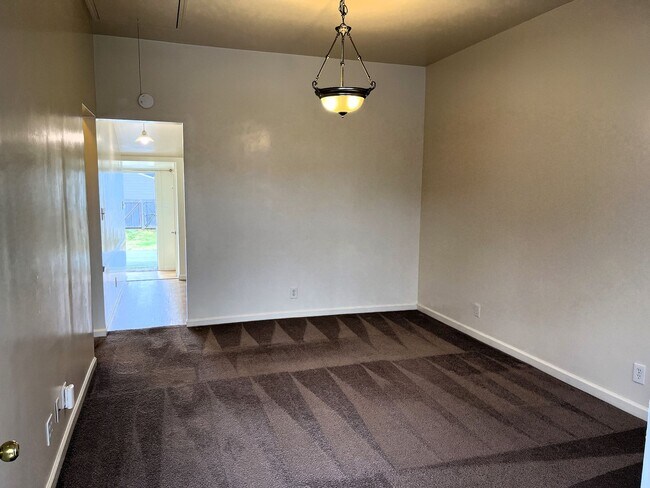Foto del edificio - Dog Friendly Eureka Home With Fully Fenced...