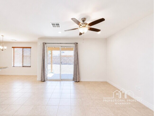 Foto del edificio - “Charming 3-Bedroom, 2-Bathroom Home in Villa Chaparral”