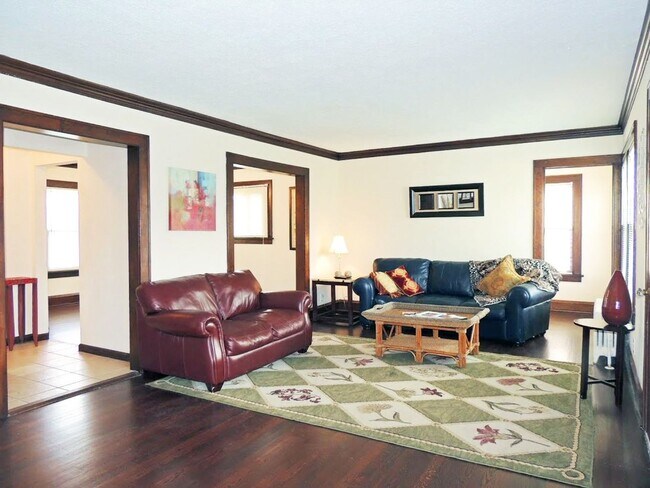 Foto del edificio - 4 Bed - 1.5 Bath Colonial for Rent in Euclid!