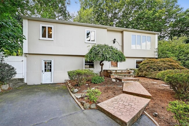 Building Photo - 731 Manette Ln