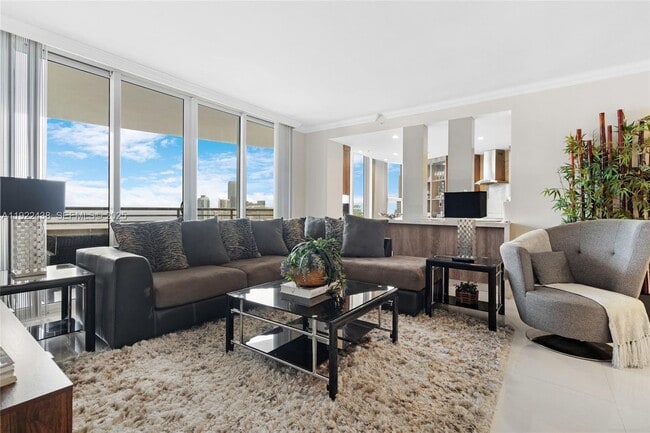 Building Photo - 848 Brickell Key Dr