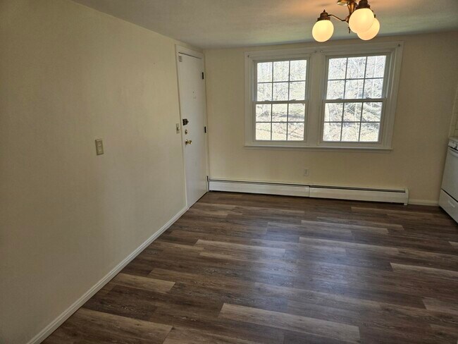 Foto del edificio - 10 Myles Standish Dr