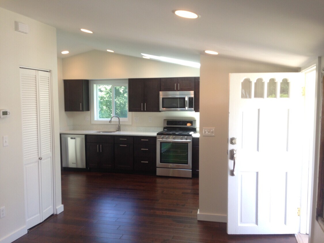 7 Maverick St Unit one bed, Dedham, MA 02026 Apartments in Dedham, MA