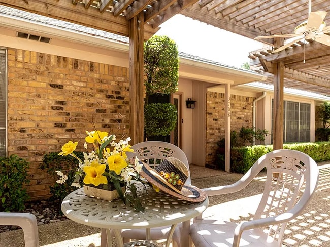 front pergola - 3708 Windmill Hill St