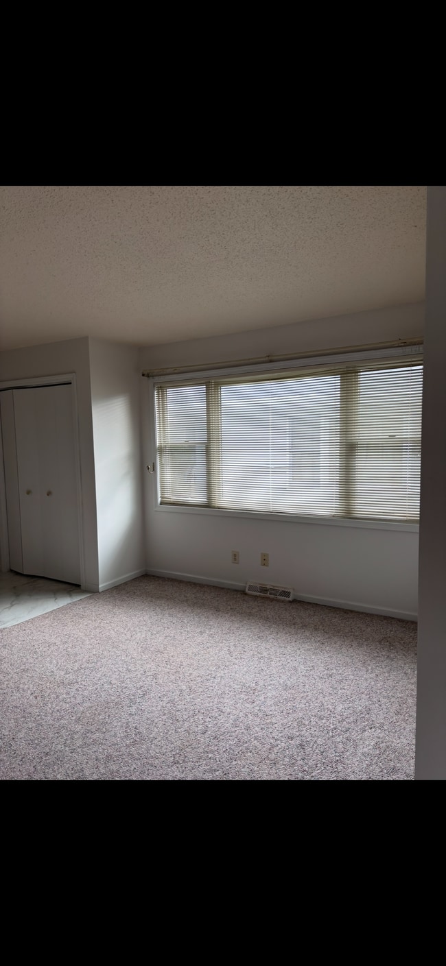 Building Photo - 315 E 2nd St