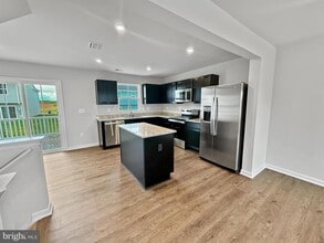 Building Photo - 2566 Laurel Pk Dr