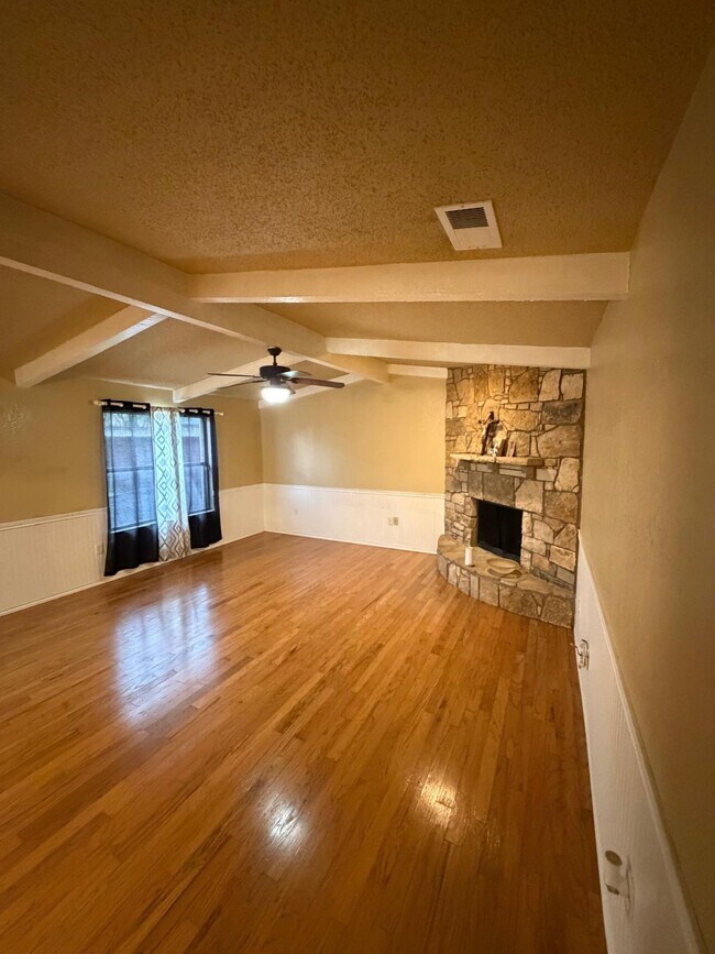 Foto del edificio - 934 Flagstone Dr