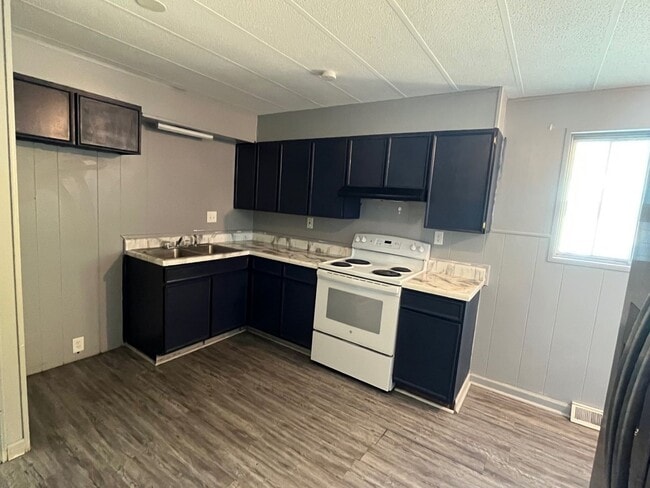 Building Photo - Charming 3 bedroom, 1 bath rental home in ...