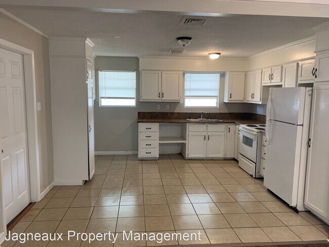 Building Photo - 4 br, 1 bath House - 2716 General Patton